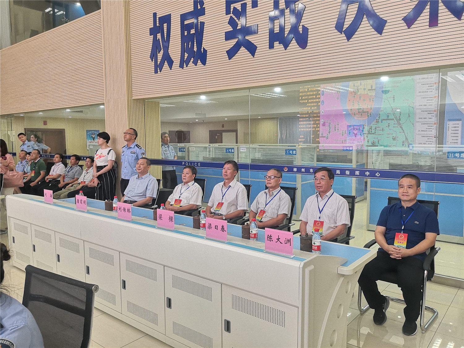实地视察市公安局