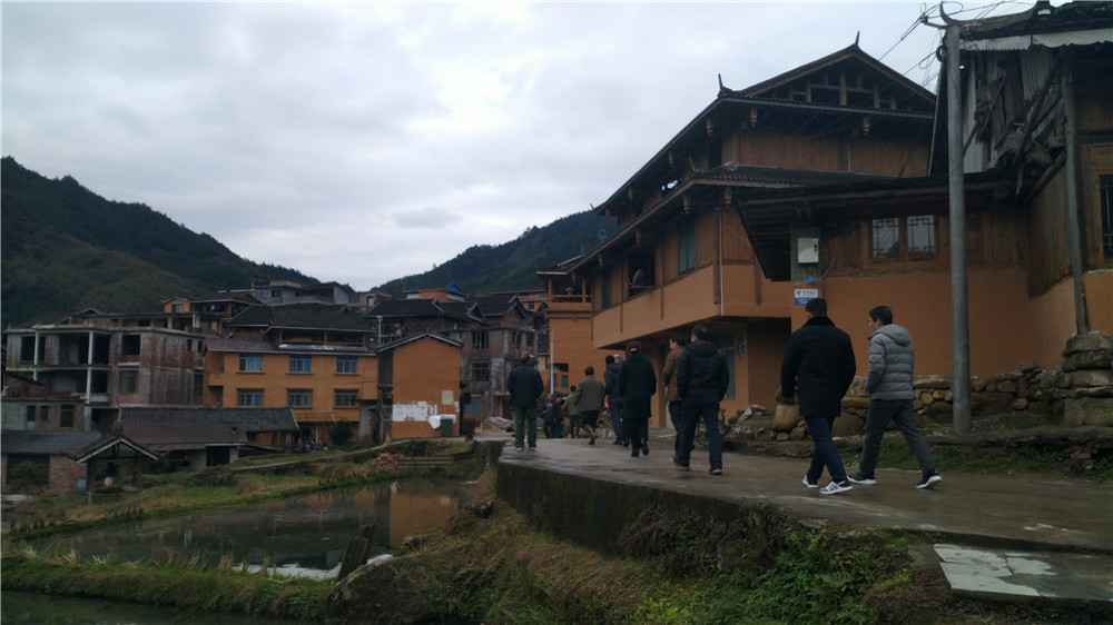 3.在融水县四荣乡东田村调研