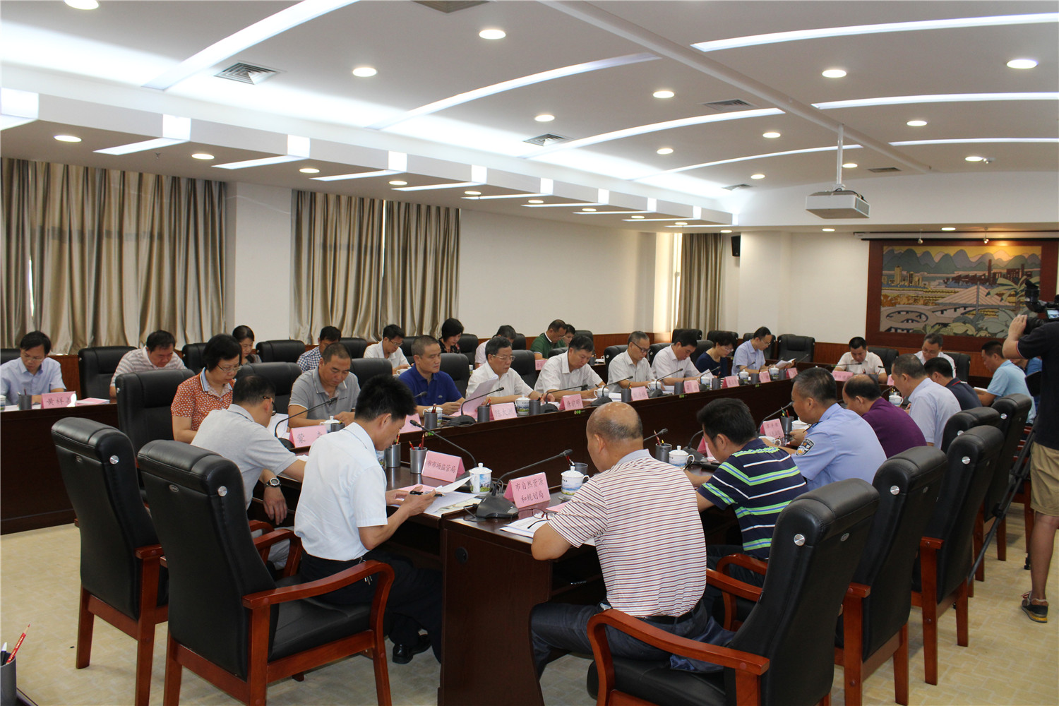 召开全市扫黑除恶专项斗阵工作汇报会
