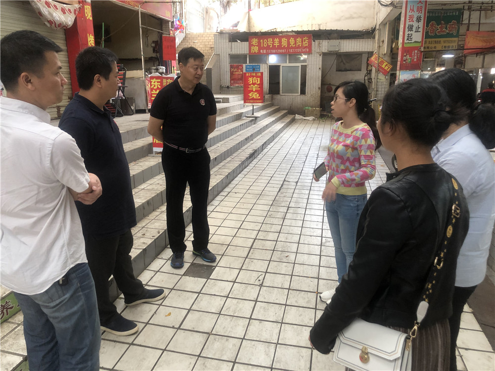 6人大常委会主任方向民一行在雅儒新街市查看卫生情况