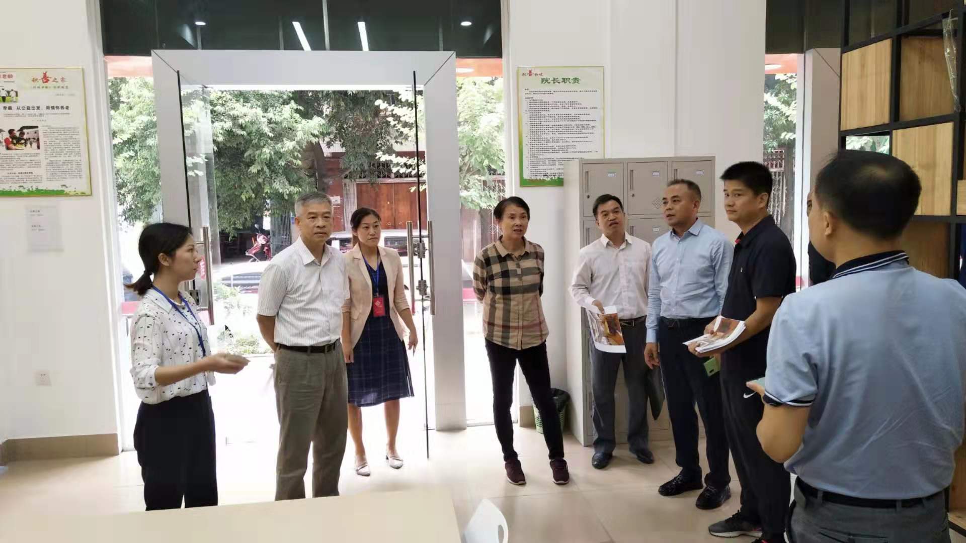 调研组一行到柳江农贸社区调研