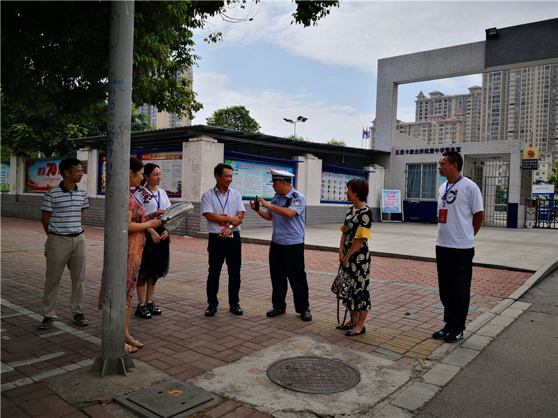 4.第二视察组视察在新建的中小学校（航鹰中学）周边增加交通安全设施