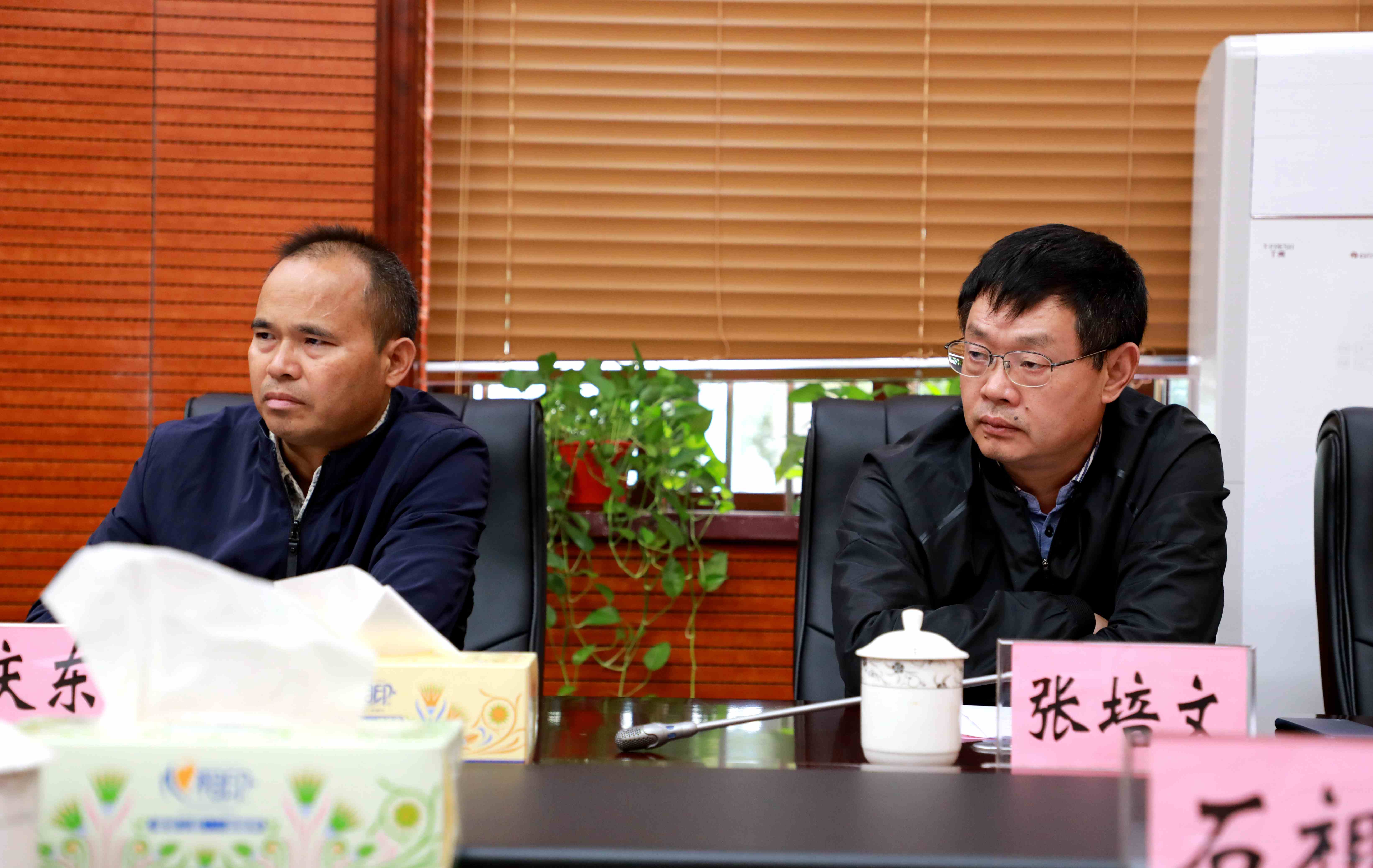 图5：10月23日，在融安县会议中心拍摄的调研座谈会现场。（陈国正 摄）